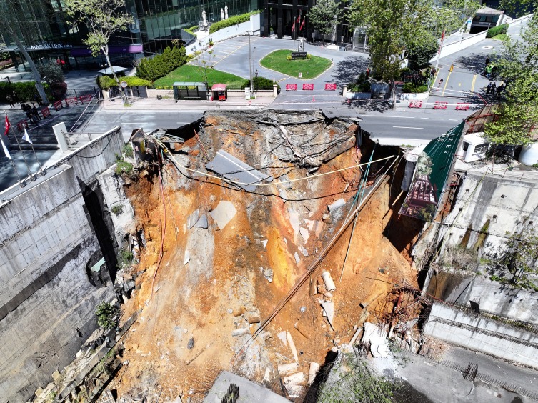 Sarıyer Maslak’ta Yol Çöktü, Onarım 3. Gününde Sürüyor